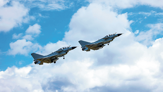 空軍某部開展飛行訓(xùn)練